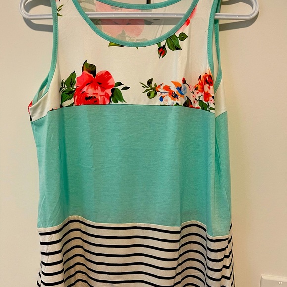 Loose fit cute summer top. Size Medium never worn - Picture 1 of 2